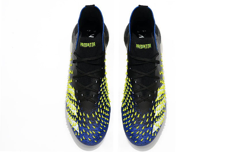 Chuteira Adidas Predator Freak+ 1. Campo