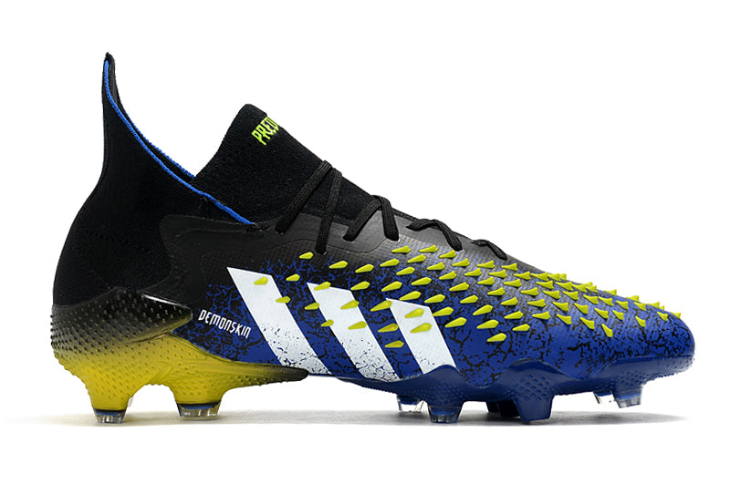 Chuteira Adidas Predator Freak+ 1. Campo