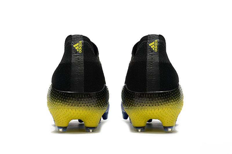 Chuteira Adidas Predator Freak+ Low 1. Campo