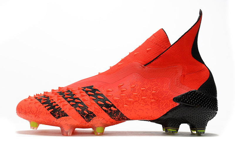 Chuteira Adidas Predator Freak+ Campo