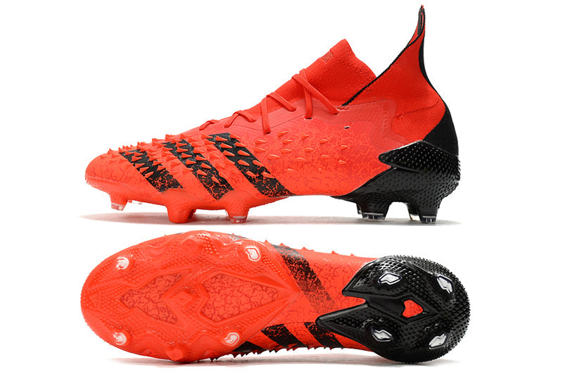 Chuteira Adidas Predator Freak+ 1. Campo