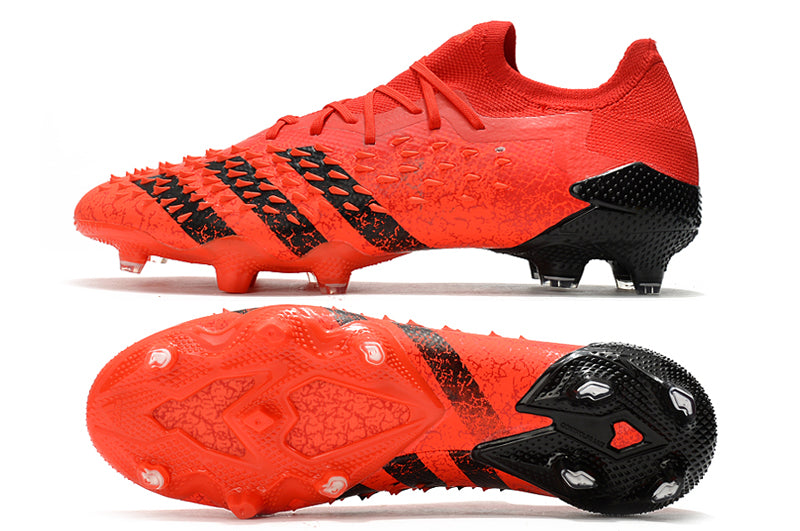 Chuteira Adidas Predator Freak+ Low 1. Campo