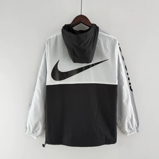 Jaqueta Corta Vento Nike Swoosh - Branco/Preto