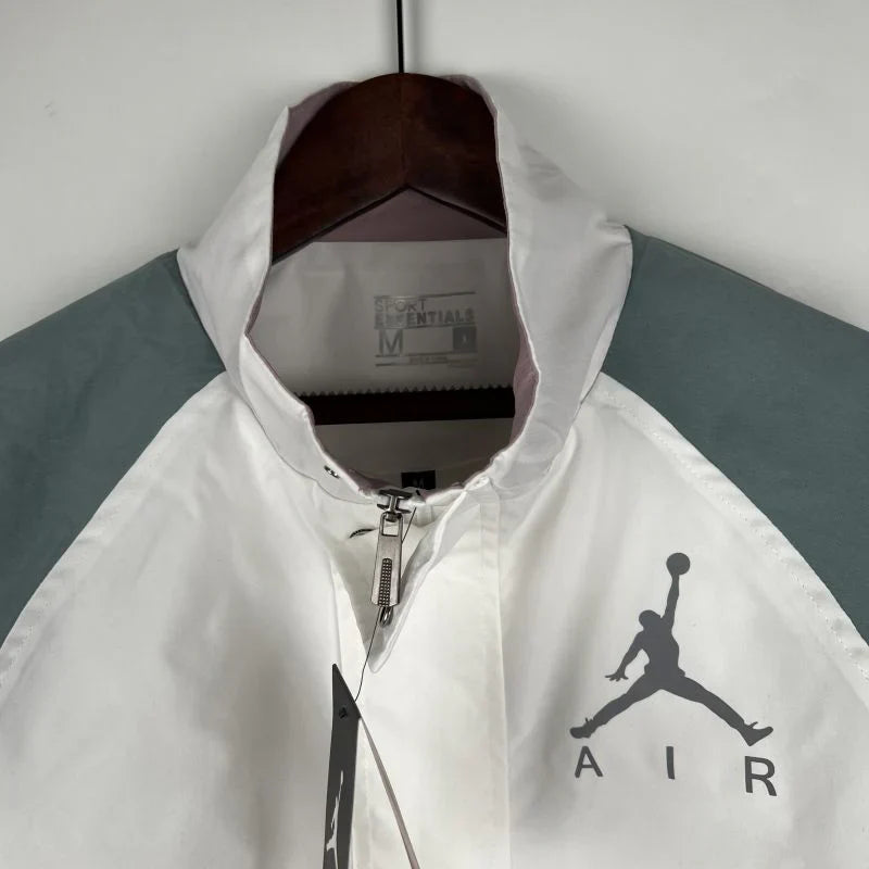 Jaqueta Corta Vento Air Jordan - Branco e Cinza