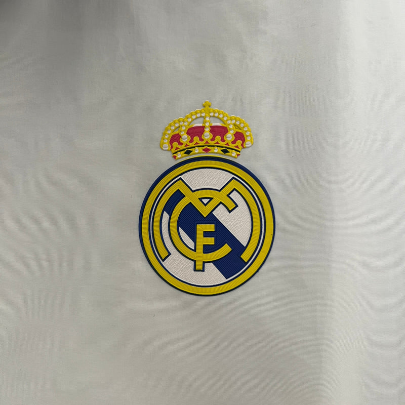 Jaqueta Corta Vento Real Madrid Dupla Face 2024/25 - Branco/Azul