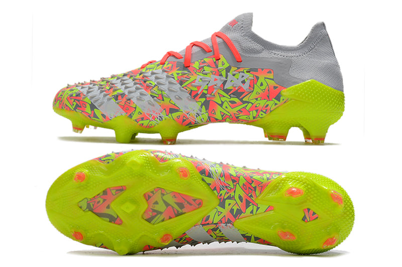 Chuteira Adidas Predator Freak+ Low .1 Campo