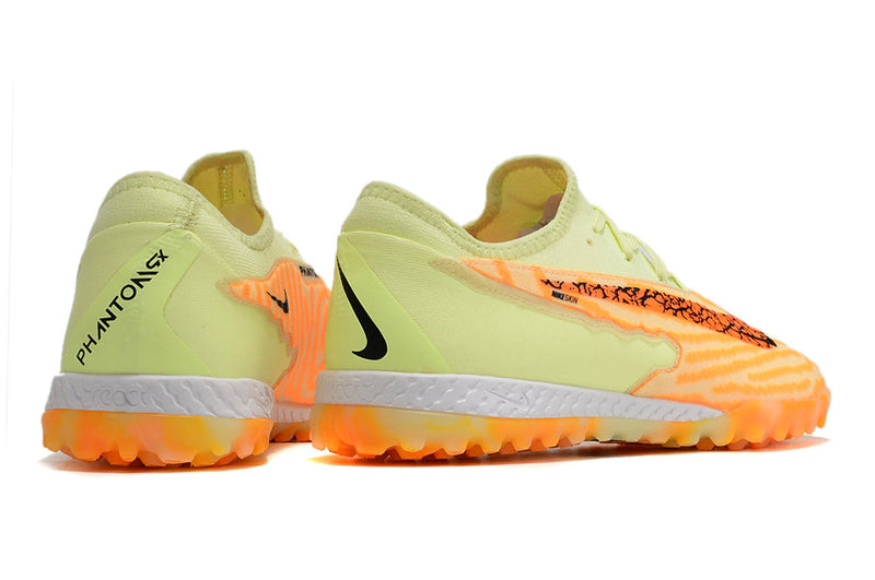 Chuteira Nike React Phantom GX Pro Society