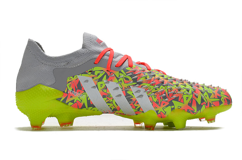 Chuteira Adidas Predator Freak+ Low .1 Campo