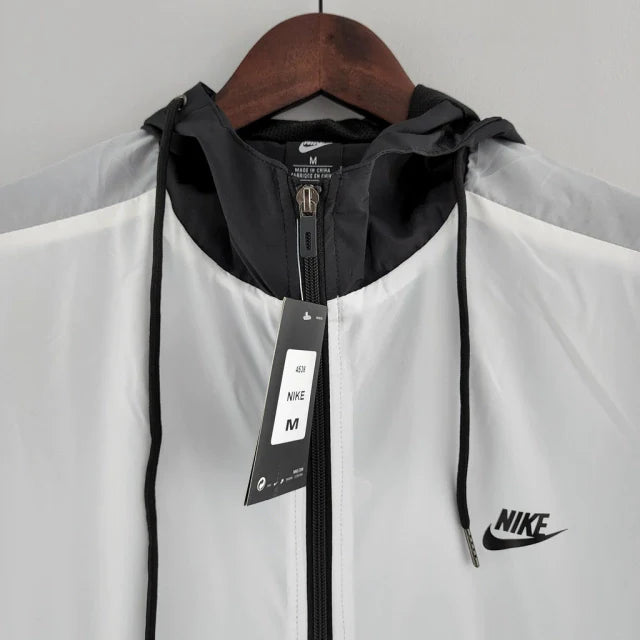 Jaqueta Corta Vento Nike Swoosh - Branco/Preto