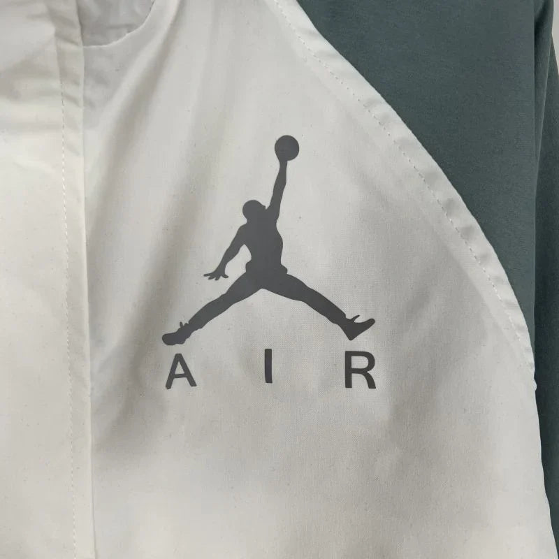 Jaqueta Corta Vento Air Jordan - Branco e Cinza